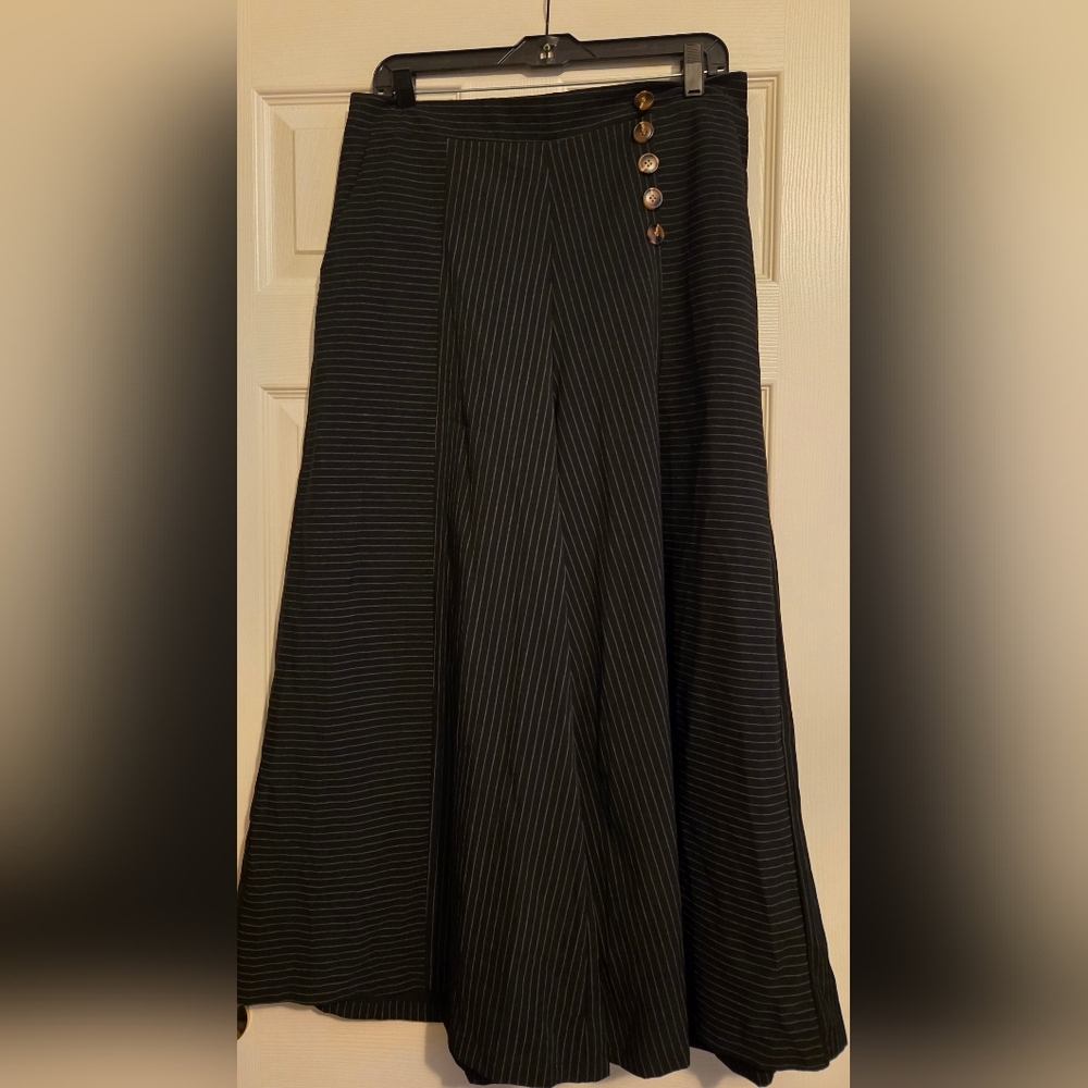 Elegant Black Pinstrip Capri Pants